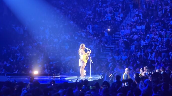 Laufey – Bridgestone Arena, Nashville, TN (2025)